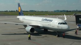 Lufthansa plane with slashed tire at Warsaw Airport