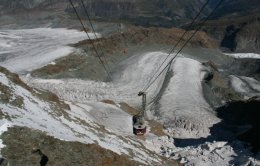The highest cable car in Europe above the Theodul Glacier