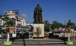 Statue across from the Zcalo